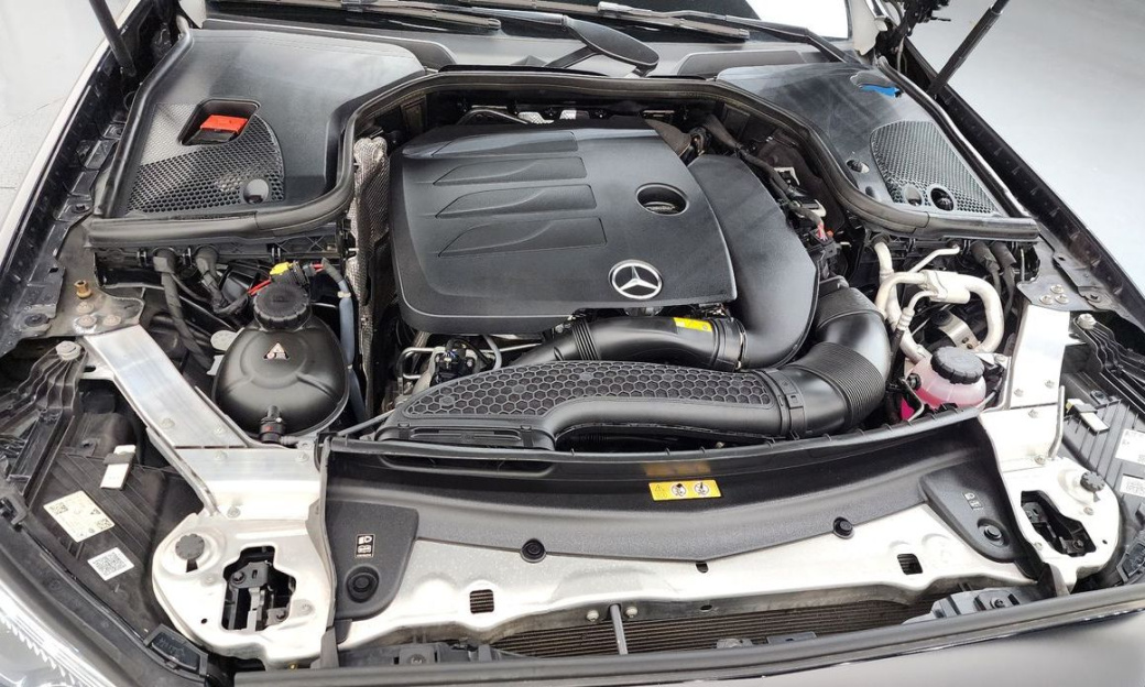 Mercedes-Benz E-Class E350 4MATIC AMG Line, 2023