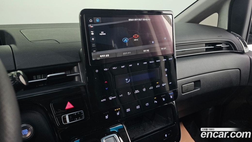 Hyundai Staria Lounge 9-Seater, 2024