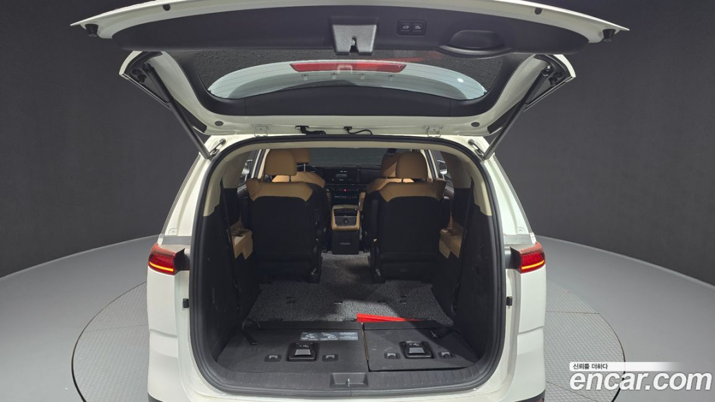 Kia Carnival 7-Seater Outdoor, 2023