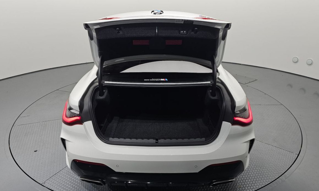 BMW 4-Series M440i xDrive Coupe, 2022