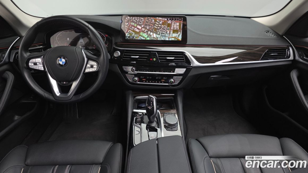 BMW 5-Series 520i Luxury, 2023