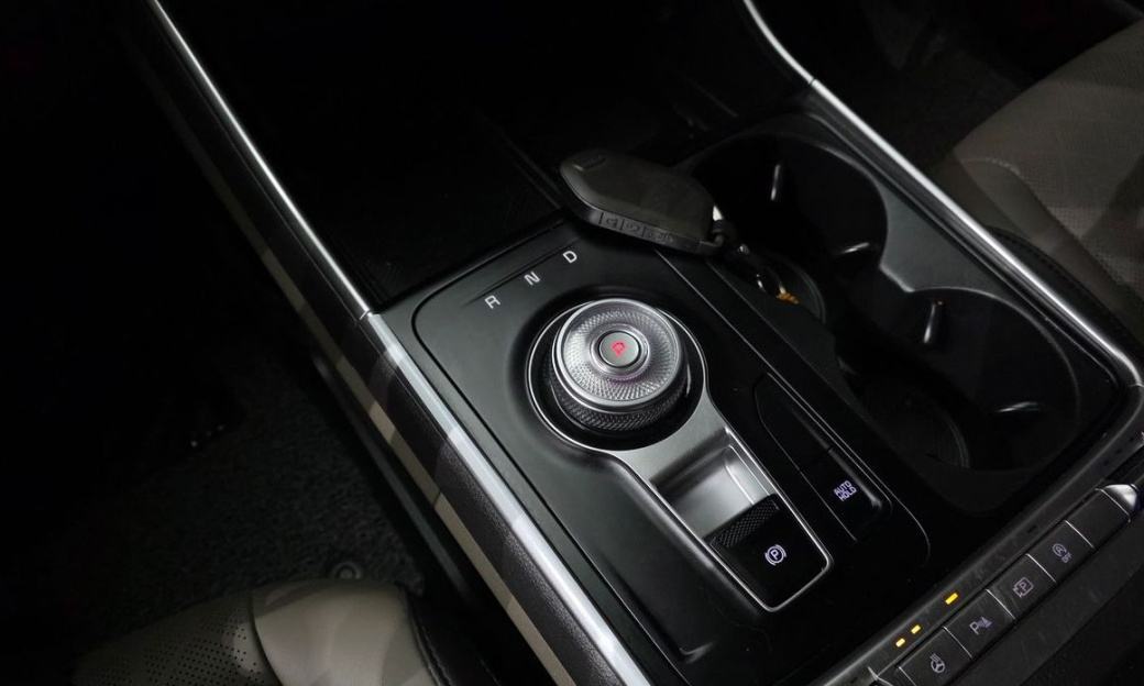 Kia Carnival 9-Seater Prestige, 2025