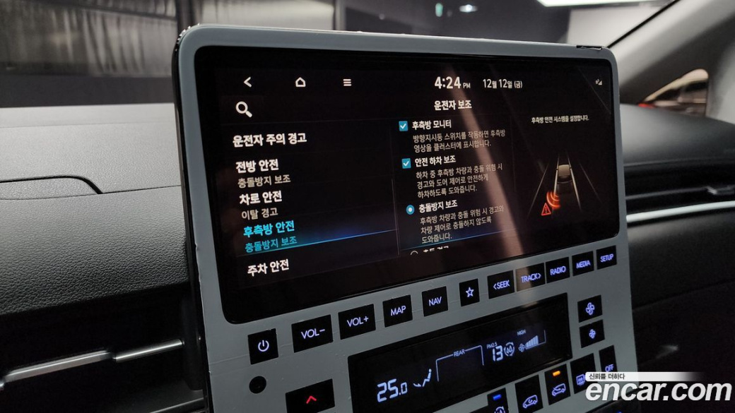 Hyundai Staria 4WD Lounge 7-Seater, 2022