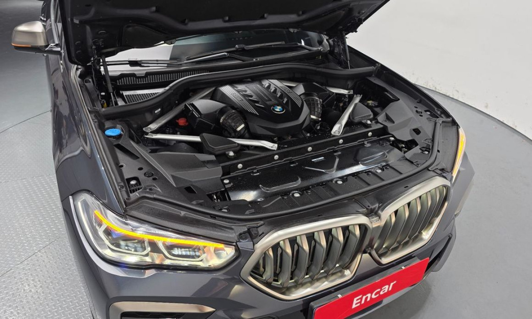 BMW X6 M50i, 2022