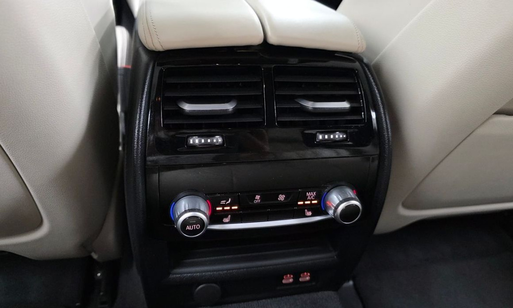BMW 5-Series M550i xDrive, 2022
