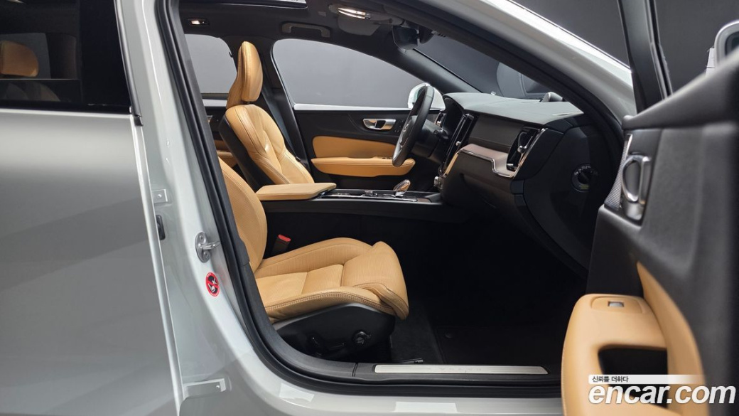 Volvo V60 B5 Ultimate AWD, 2024