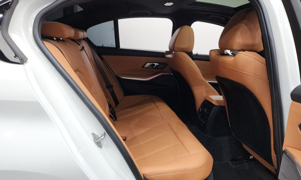 BMW 3-Series 320i M Sport, 2024