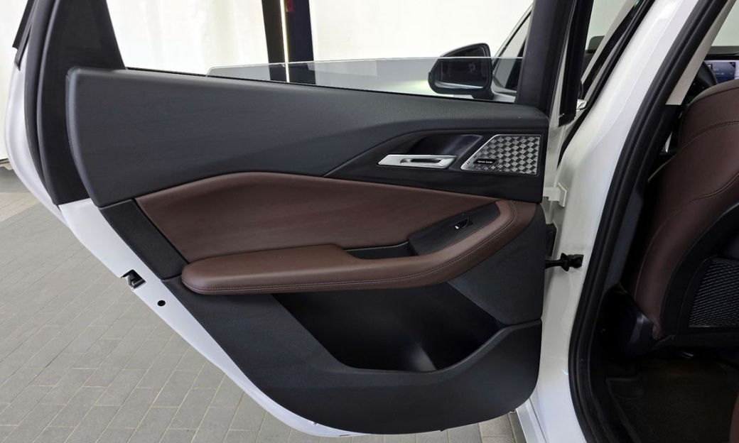 BMW 2-Series 220i Luxury, 2024