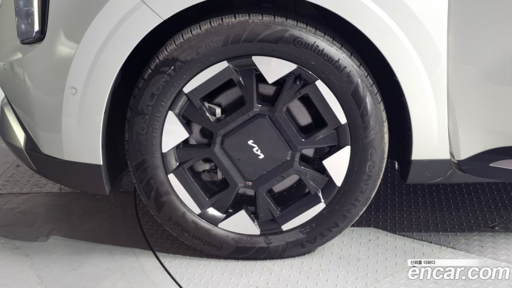 Kia Carnival 7-Seater Signature, 2024