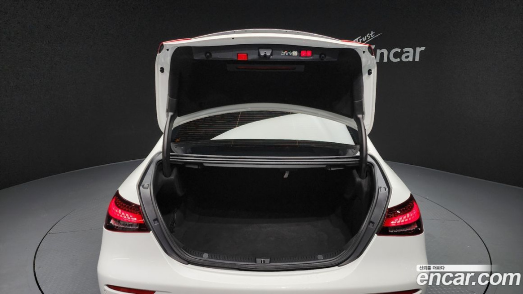 Mercedes-Benz E-Class E350 4MATIC Exclusive, 2023
