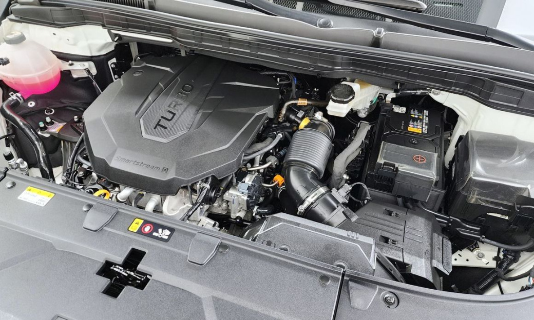 Kia Carnival 7-Seater Gravity, 2025