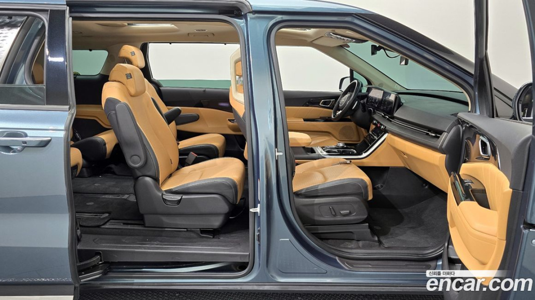 Kia Carnival 9-Seater Signature, 2023