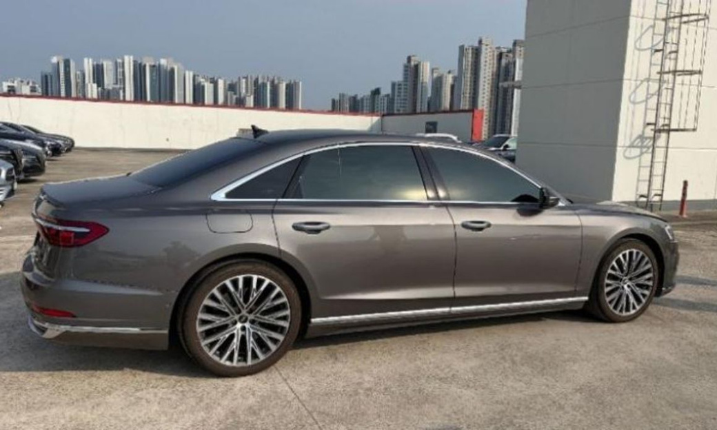 Audi A8 60 TFSI Quattro LWB, 2021