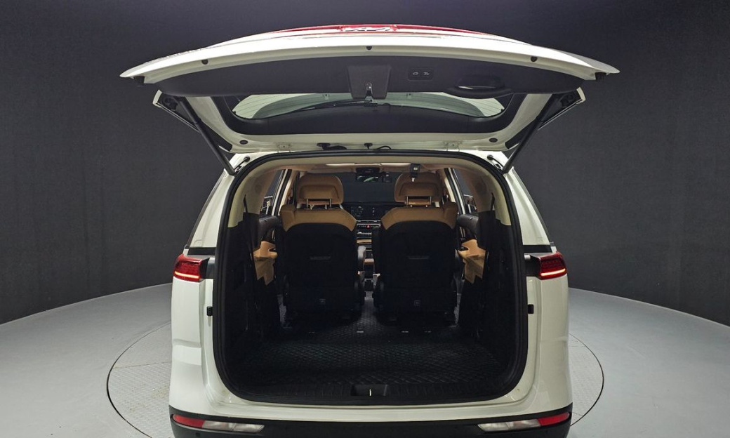 Kia Carnival 7-Seater Signature, 2022