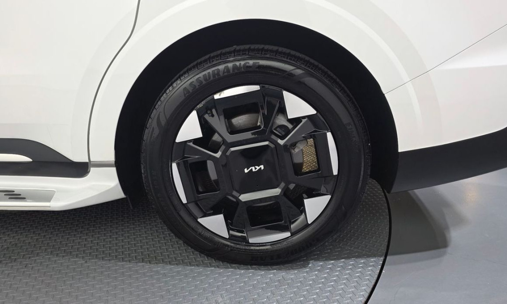 Kia Carnival 9-Seater Signature, 2024