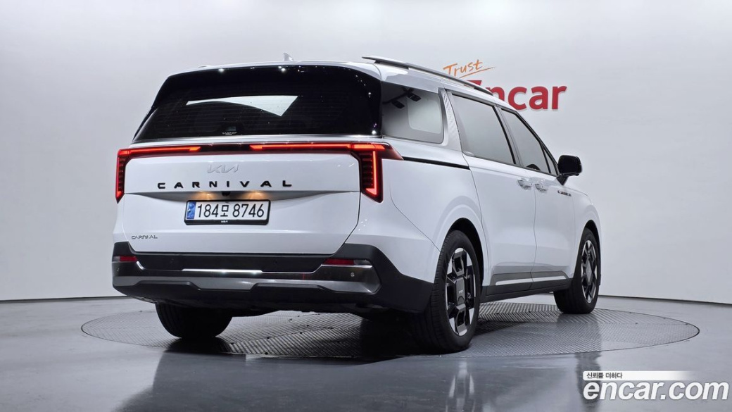 Kia Carnival 9-Seater Signature, 2024