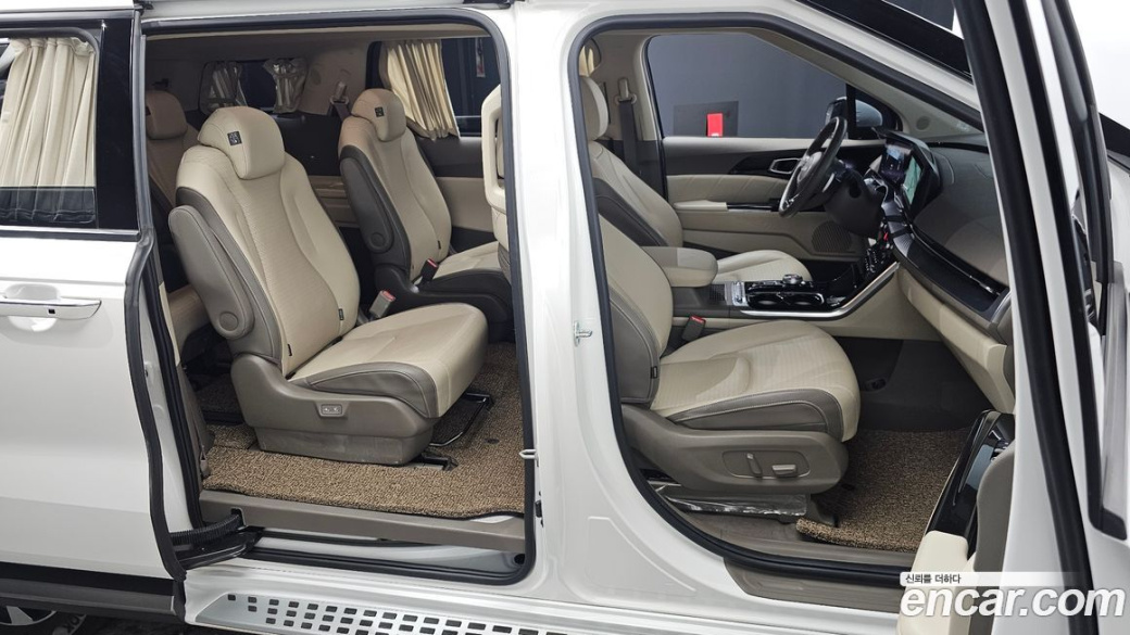 Kia Carnival 9-Seater Hi-Limousine, 2023