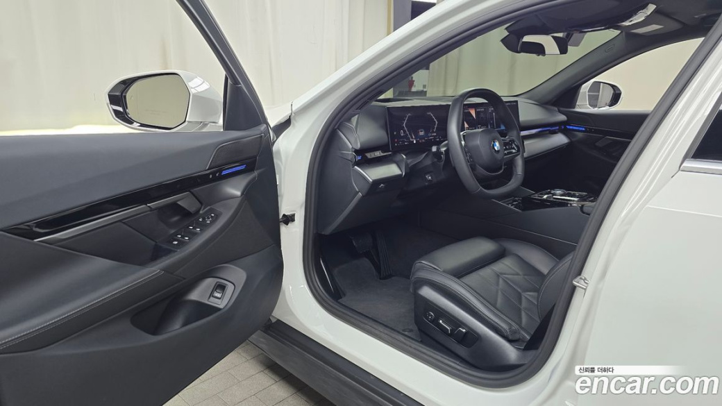 BMW 5-Series 520i, 2024