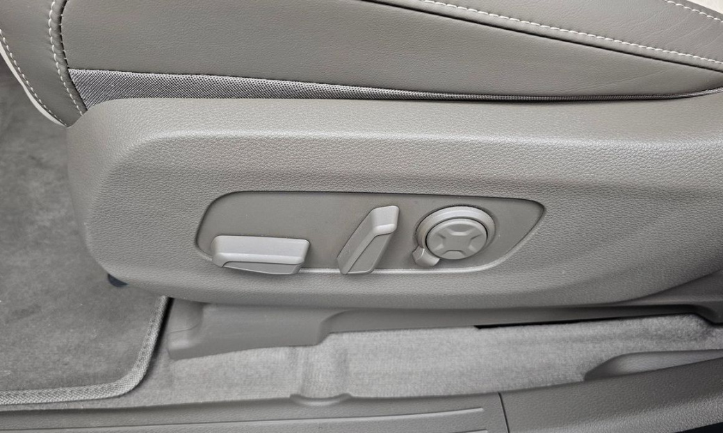 Kia Carnival 9-Seater Signature, 2025