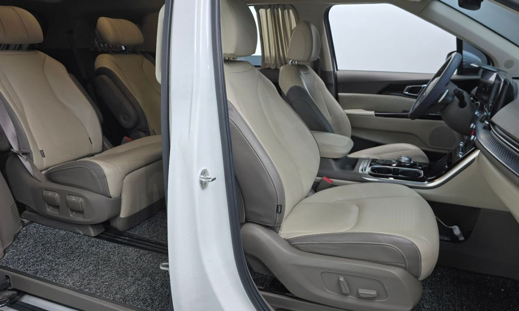 Kia Carnival 7-Seater Hi-Limousine, 2022