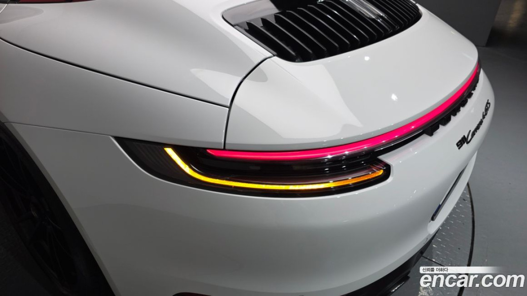 Porsche 911 Carrera 4 GTS Cabriolet, 2022