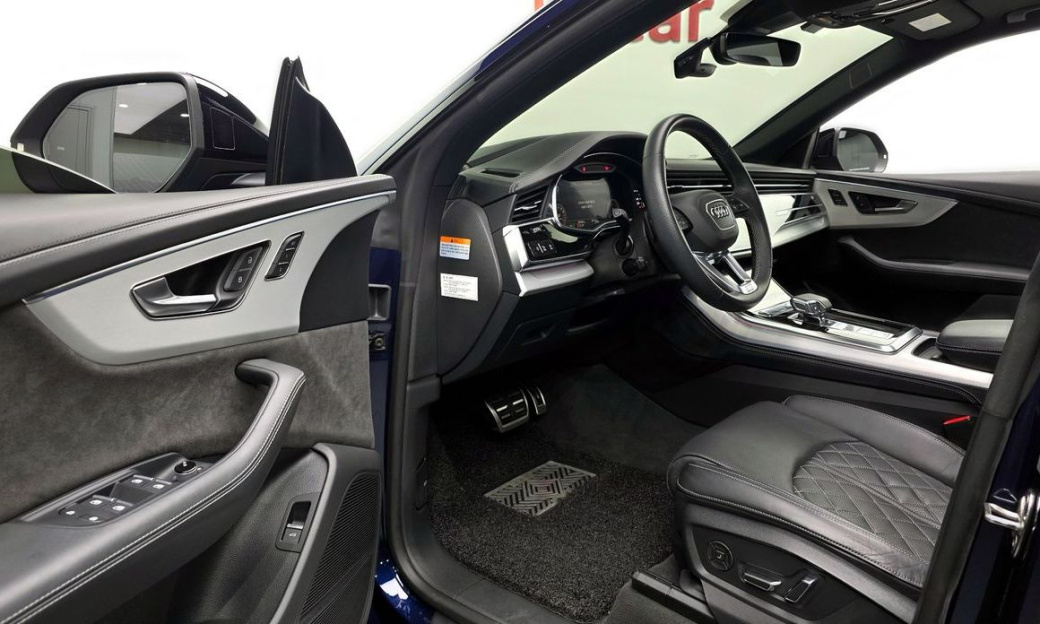 Audi Q8 55 TFSI Quattro Premium, 2022