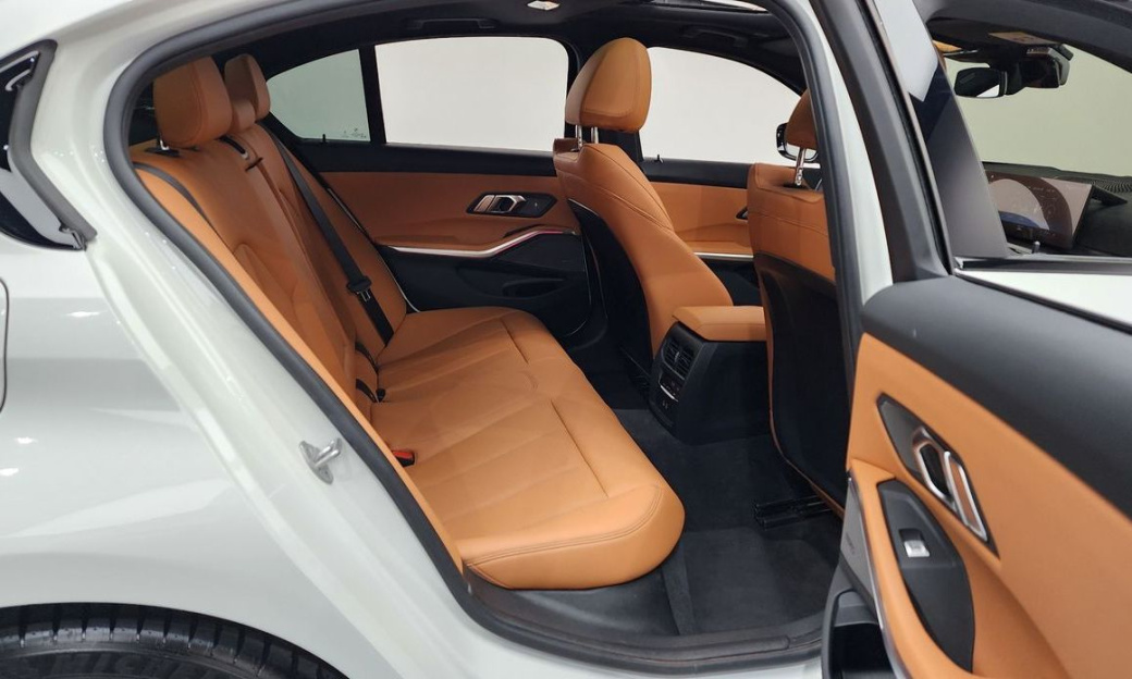 BMW 3-Series 320i M Sport, 2024