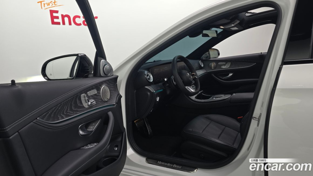 Mercedes-Benz E-Class E350 4MATIC AMG Line, 2023