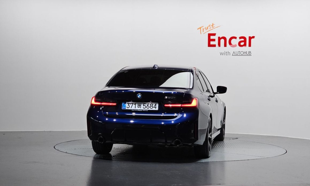 BMW 3-Series 320i M Sport, 2025
