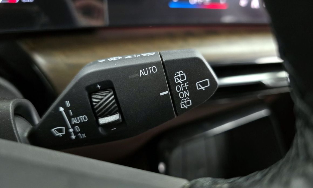BMW 2-Series 220i Luxury, 2024