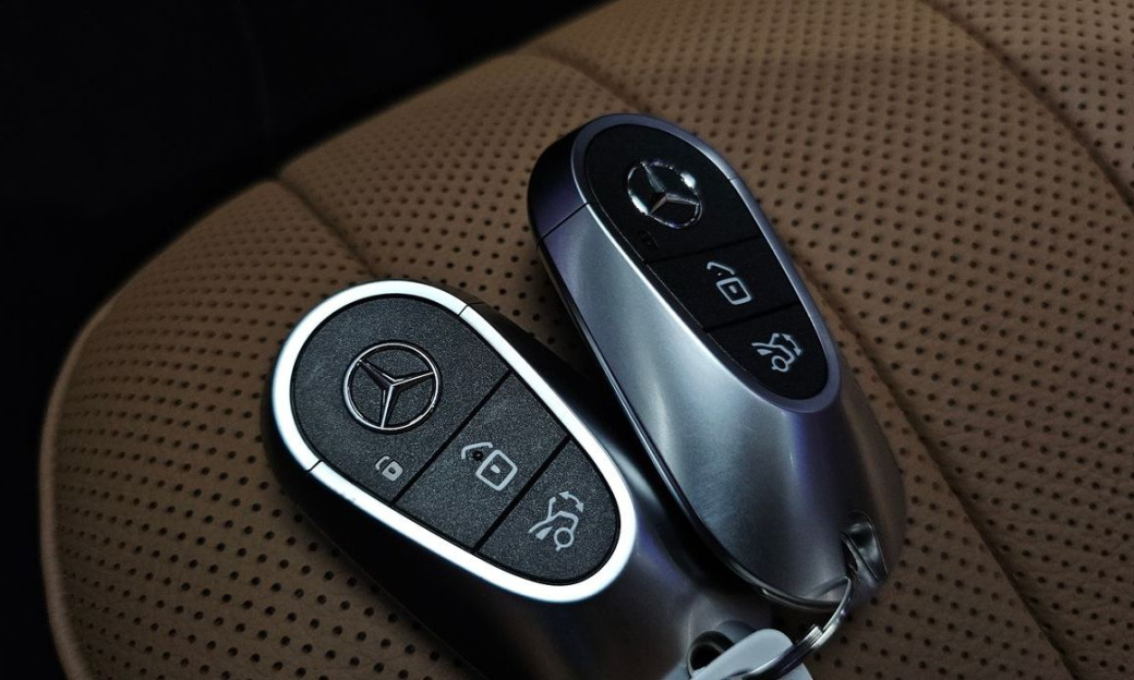 Mercedes-Benz E-Class E300 4MATIC AMG Line, 2025