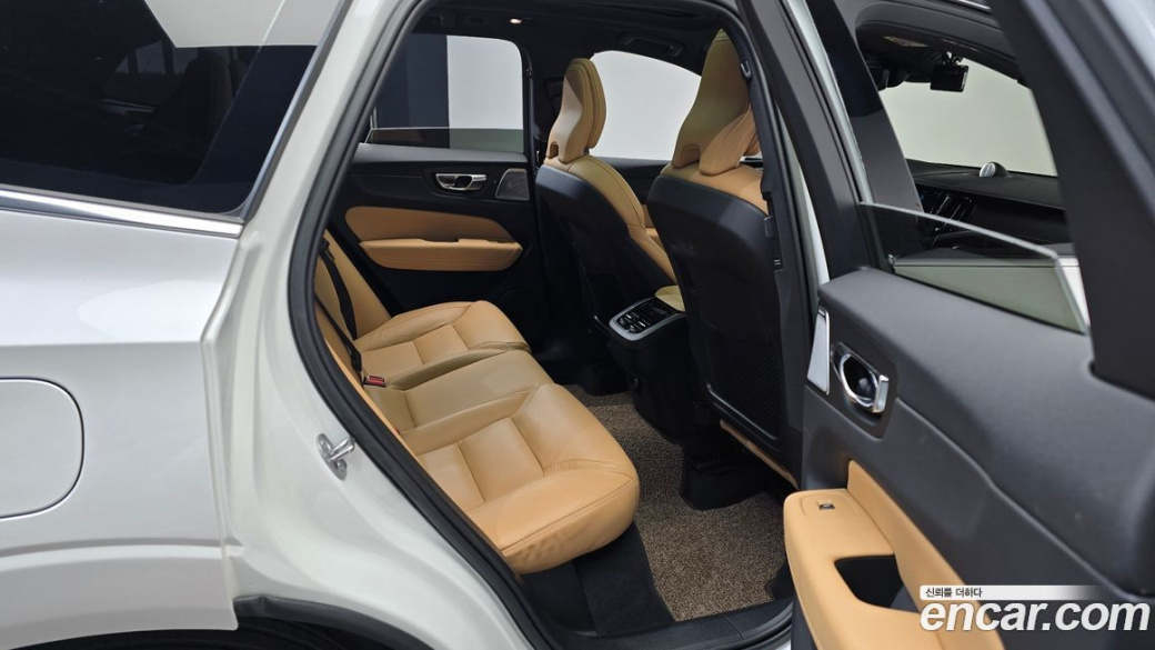 Volvo XC60 B5 Inscription, 2022