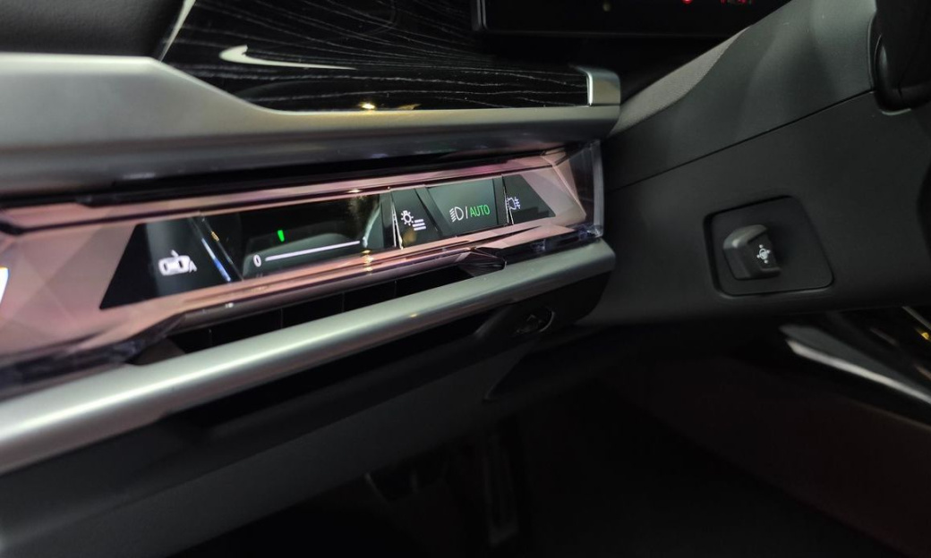 BMW 7-Series 740i xDrive M Sport, 2025