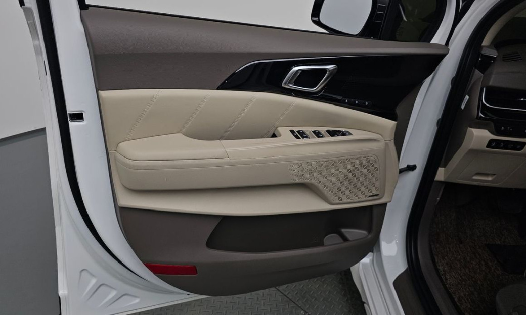 Kia Carnival 7-Seater Gravity, 2025
