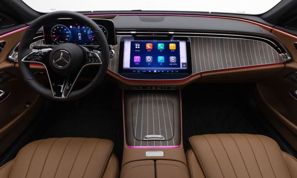 Mercedes-Benz E-Class E300 4MATIC Exclusive, 2026