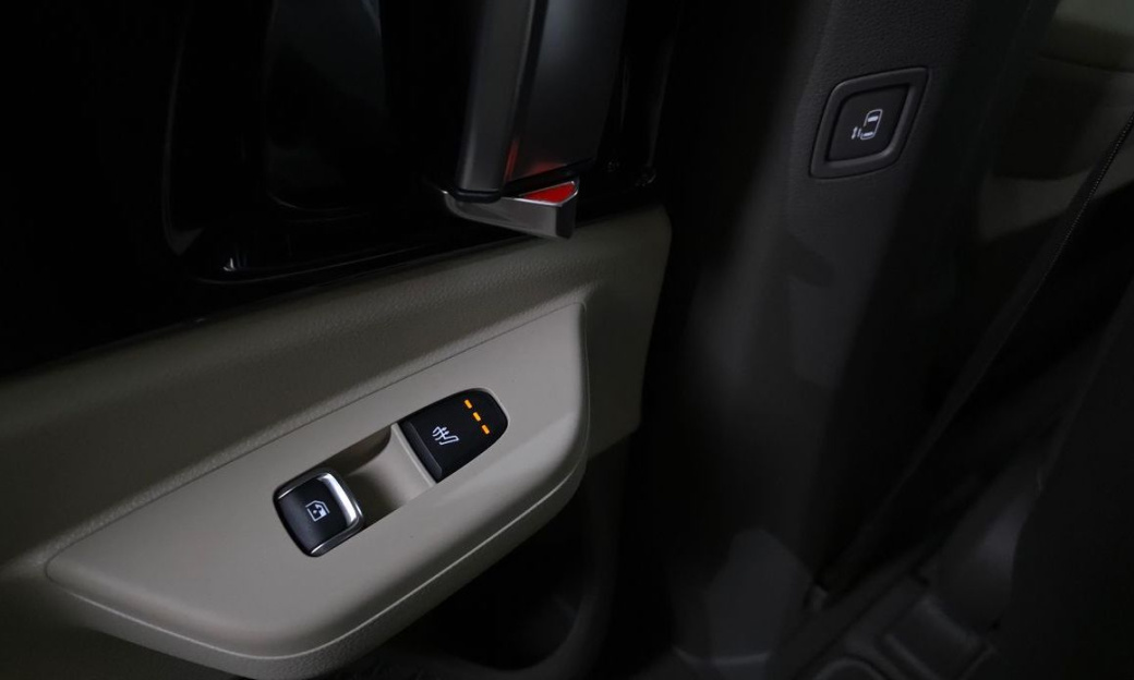 Kia Carnival 9-Seater Signature, 2025