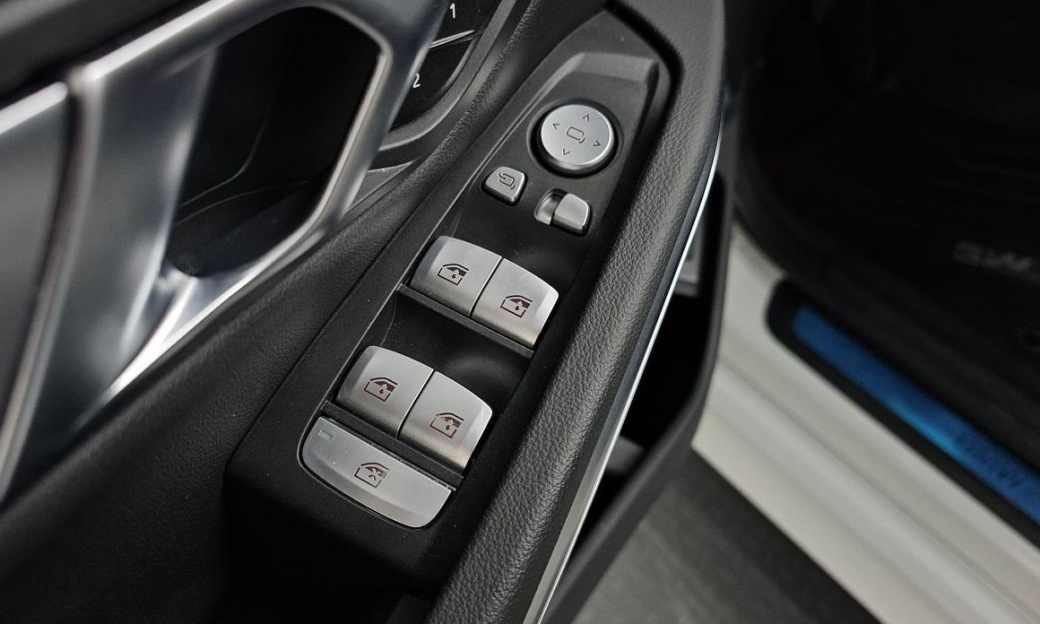BMW 3-Series 320i Touring, 2024