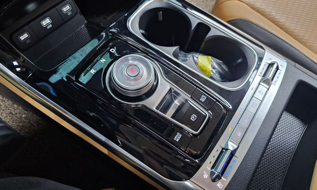 Kia Carnival 7-Seater Signature, 2023