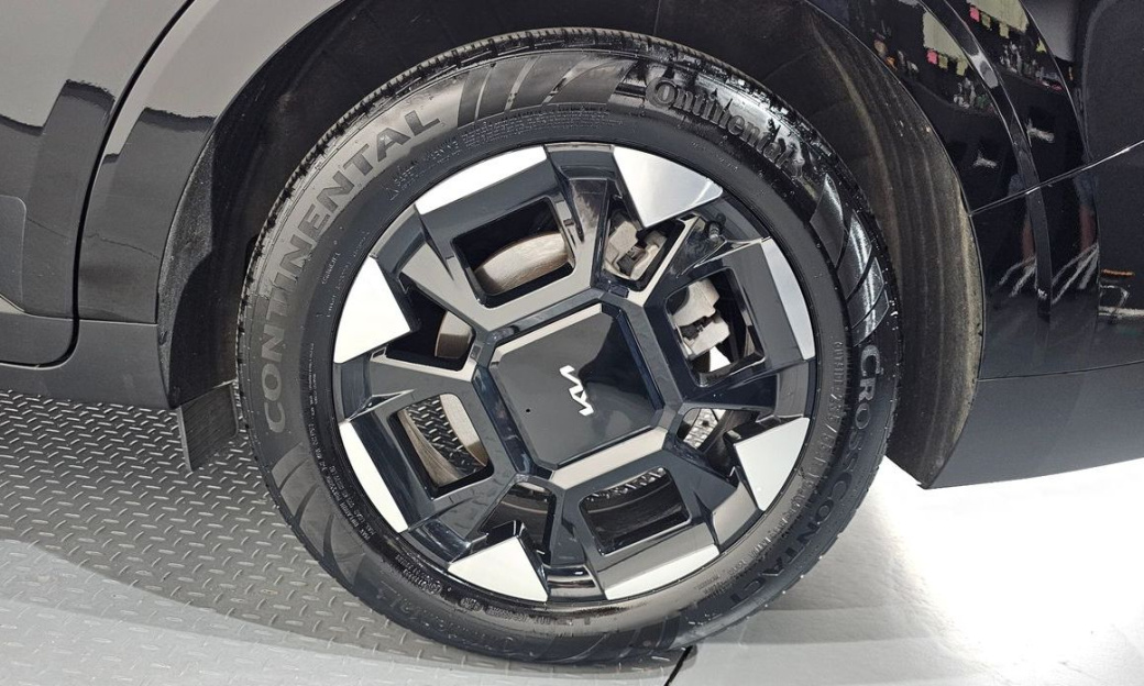 Kia Carnival 7-Seater Signature, 2024