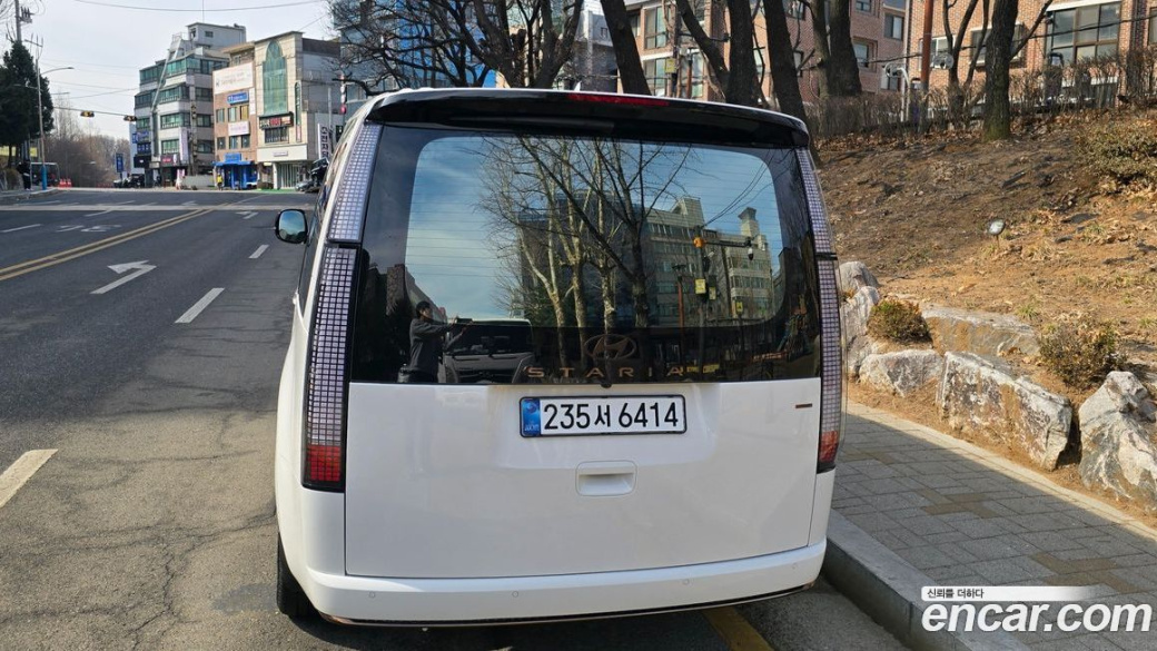 Hyundai Staria 4WD Lounge 7-Seater, 2025