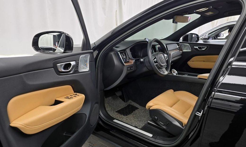 Volvo XC60 B5 Inscription, 2022