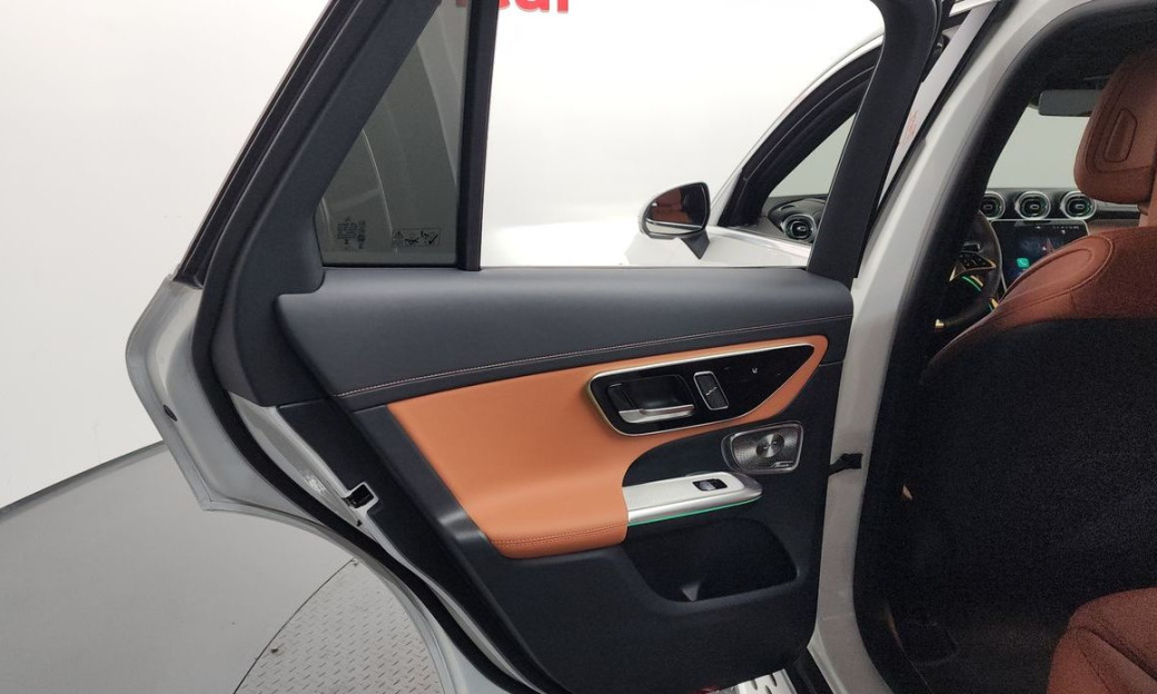 Mercedes-Benz GLC-Class GLC 300 4MATIC Avantgarde, 2025