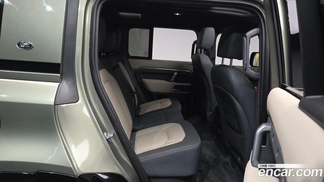 Land Rover Defender 110 P300 X-Dynamic SE, 2023