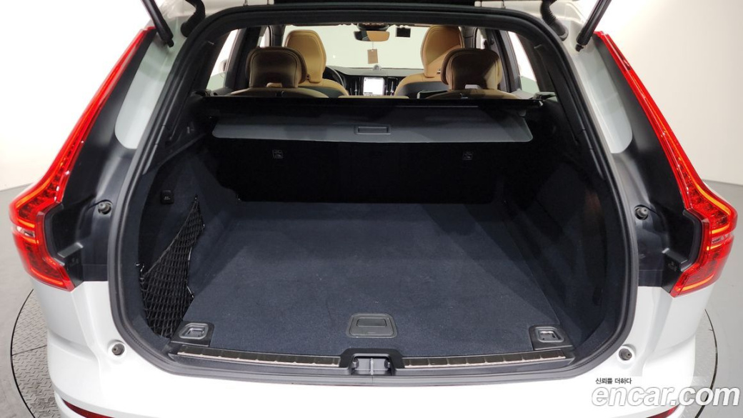 Volvo XC60 B6 Ultra Bright, 2025