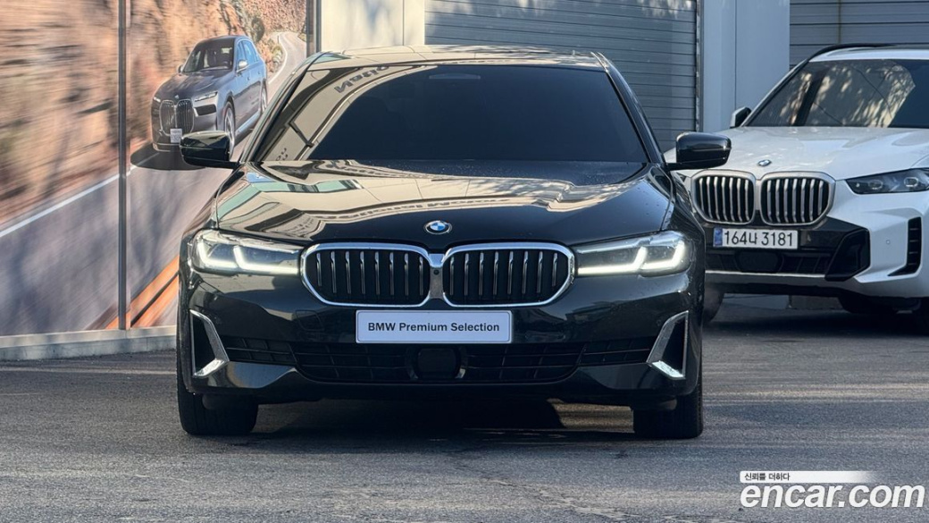 BMW 5-Series 520i Luxury, 2023