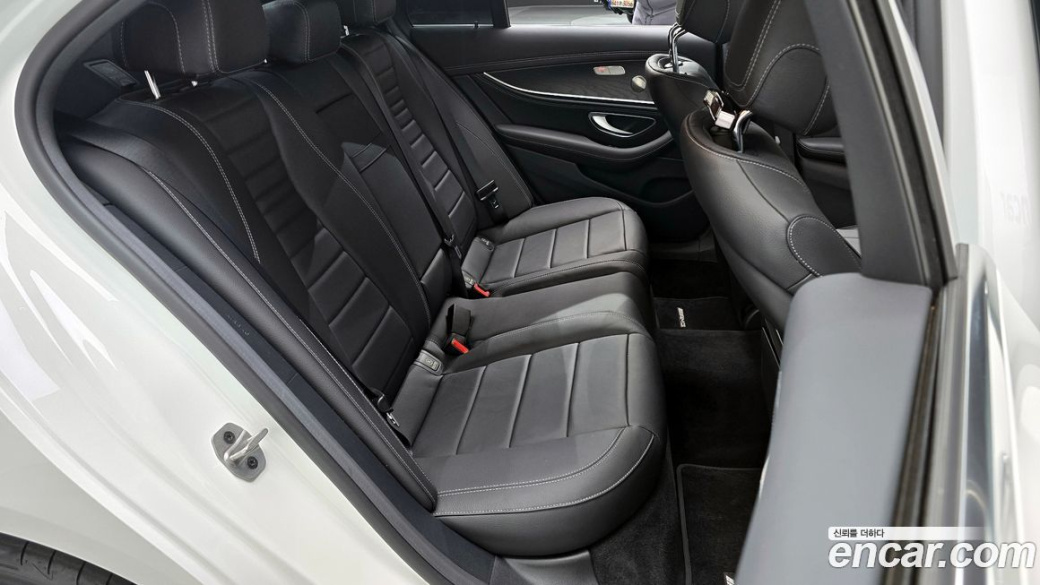 Mercedes-Benz E-Class E220d 4MATIC AMG Line, 2023