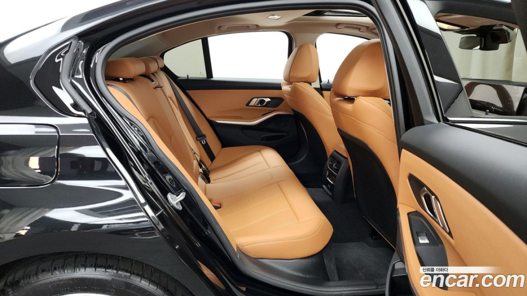 BMW 3-Series 320i, 2025