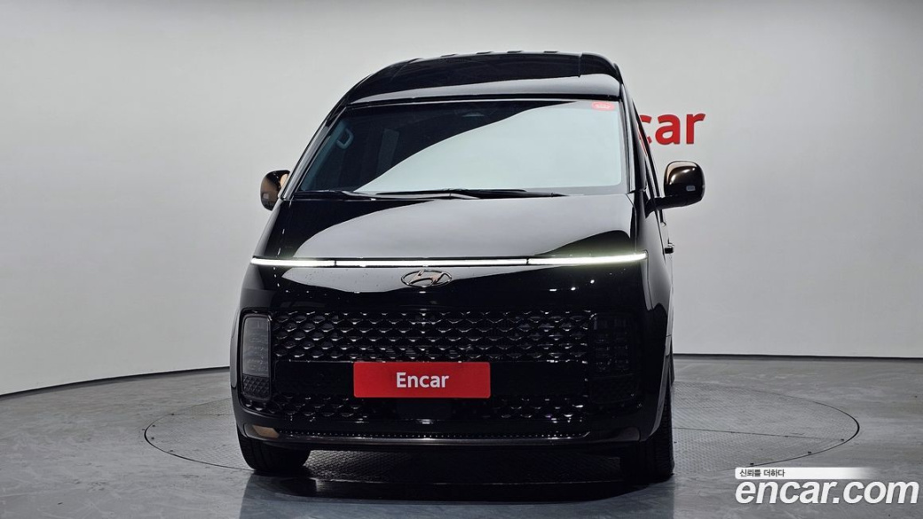 Hyundai Staria 4WD Lounge 9-Seater, 2023