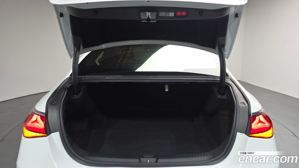 Mercedes-Benz E-Class E220d 4MATIC Exclusive, 2024