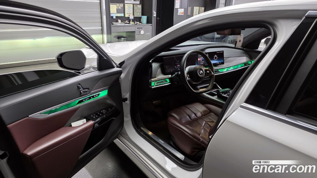 BMW 7-Series 740i sDrive Design Pure Excellence, 2023